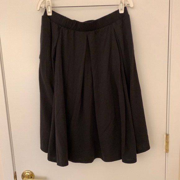 LuLaRoe Solid Black Madison with pockets!!